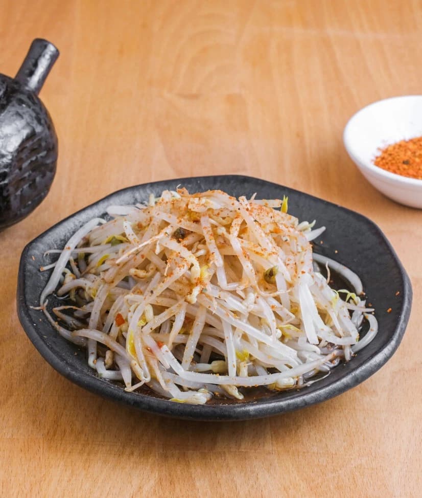La mejor ensaada japonesa de Bareclona con aliño picante